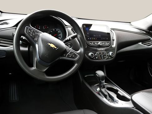 Used 2025 Chevrolet Malibu LT FWD image 13