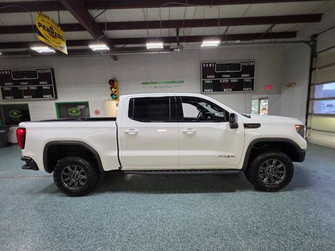 Used 2024 GMC Sierra 1500 AT4X AWD/4WD image 5