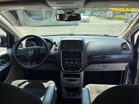 Used 2019 Dodge Grand Caravan SE FWD image 21