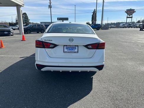 Used 2025 Nissan Altima 2.5 SV image 3