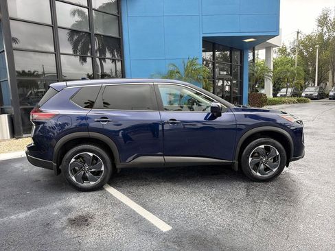 Used 2024 Nissan Rogue SV FWD image 9