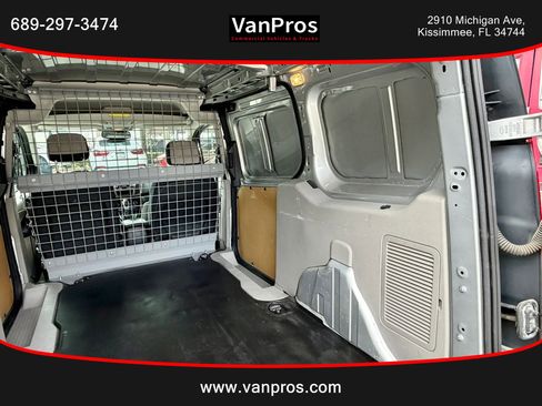 Used 2023 Ford Transit Connect XLT image 12