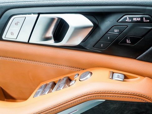 Used 2022 BMW X7 xDrive40i w/ Premium Package image 46