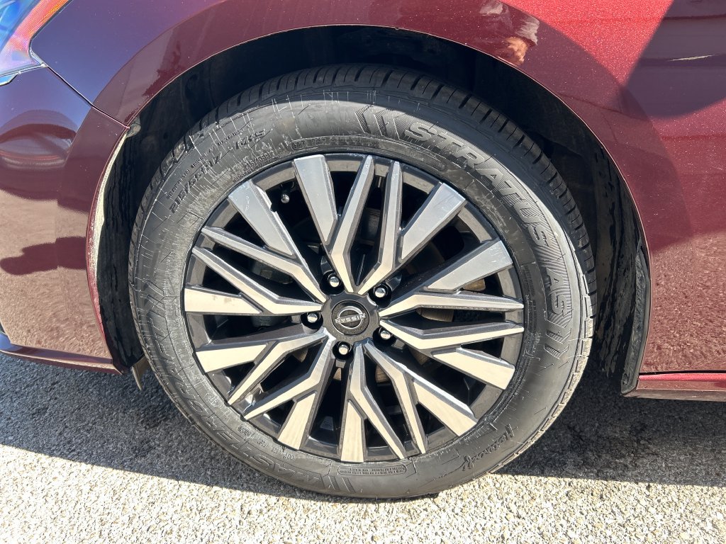 Used 2025 Nissan Altima 2.5 SV FWD image 9