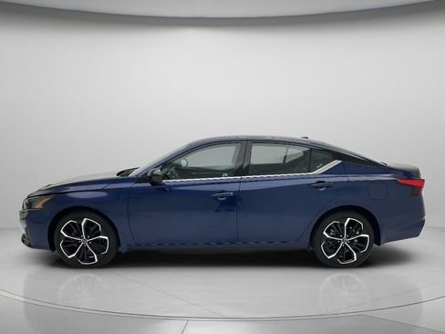 Used 2024 Nissan Altima 2.5 SR AWD/4WD image 7