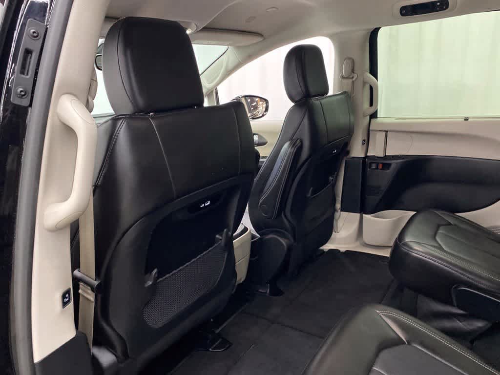 Used 2024 Chrysler Pacifica Touring-L FWD image 14