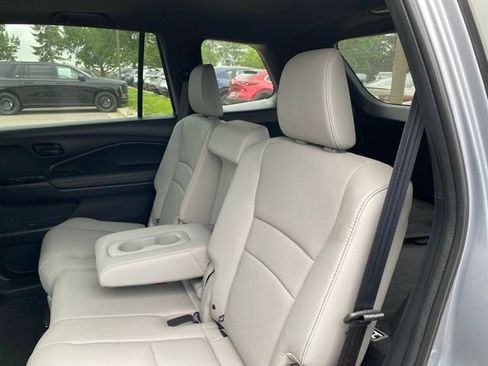 Used 2023 Honda Passport EX-L image 3