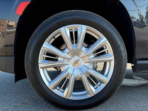 Used 2024 Chevrolet Suburban High Country RWD image 30
