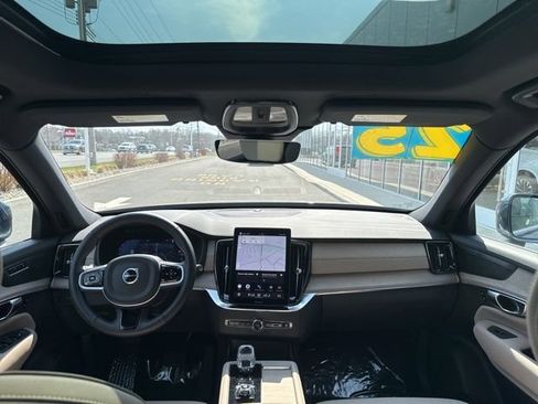 Used 2025 Volvo XC90 B6 Plus image 16