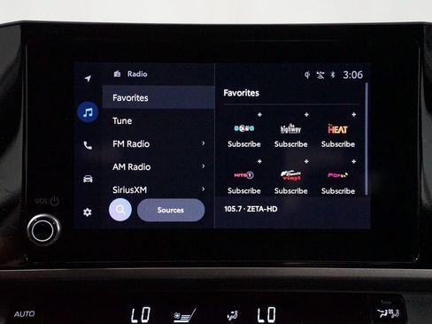 Used 2025 Toyota Camry SE FWD image 18