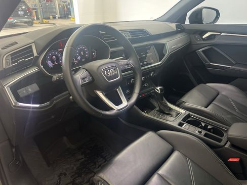 Used 2023 Audi Q3 2.0T Premium w/ Black Optic Sport Package image 16