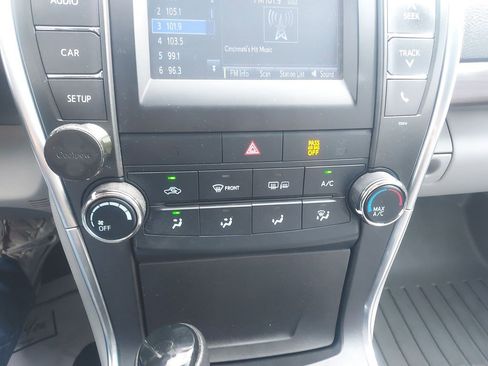 Used 2017 Toyota Camry LE FWD image 18