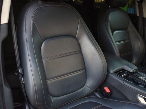 Used 2019 Jaguar F-PACE Prestige image 45