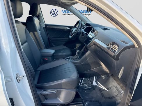 Used 2024 Volkswagen Tiguan SE AWD/4WD image 28