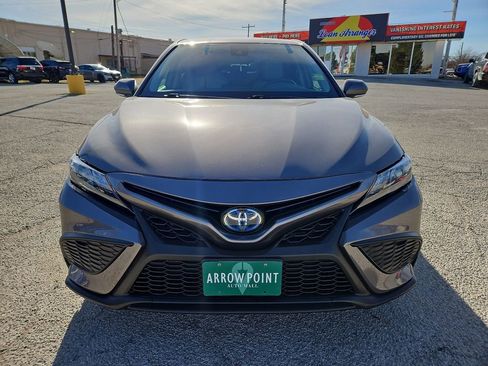 Used 2023 Toyota Camry SE image 3