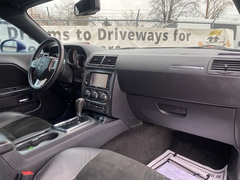 Used 2014 Dodge Challenger R/T image 16