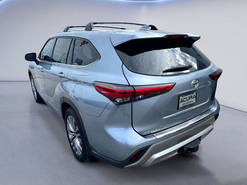 Used 2021 Toyota Highlander Platinum AWD/4WD image 2