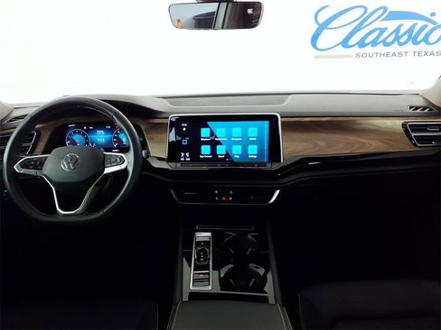 Used 2024 Volkswagen Atlas SE image 13