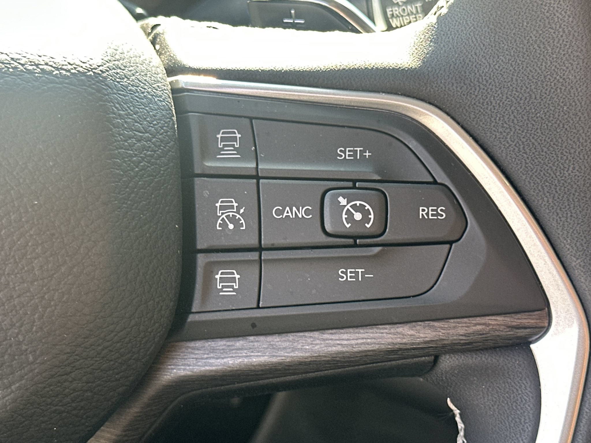 Used 2023 Jeep Grand Cherokee Limited AWD/4WD image 25