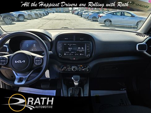 Used 2023 Kia Soul LX image 10