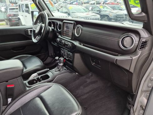 Used 2021 Jeep Wrangler Unlimited Sahara w/ Cold Weather Group AWD/4WD image 25