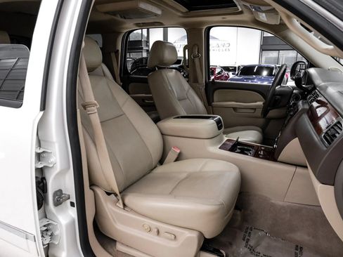 Used 2013 Chevrolet Tahoe LTZ RWD image 38