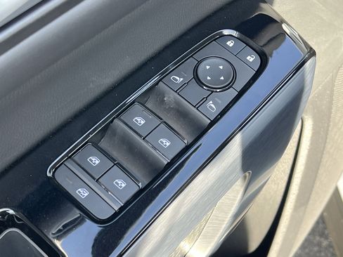 New 2026 Nissan Pathfinder SL image 15