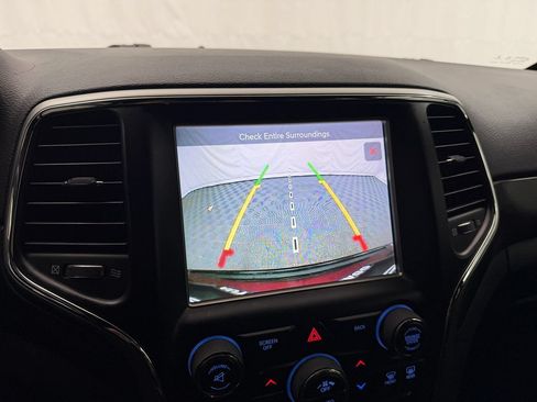Used 2017 Jeep Grand Cherokee Altitude AWD/4WD image 19