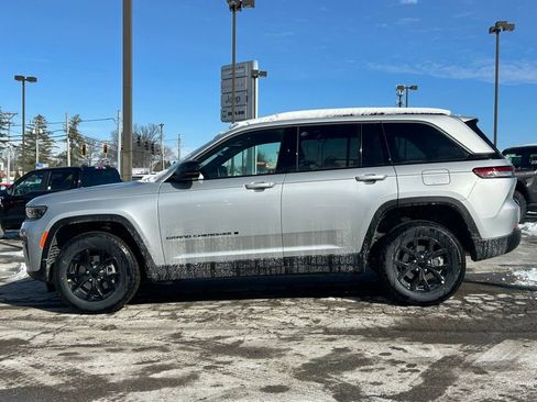 New 2026 Jeep Grand Cherokee Altitude AWD/4WD image 11