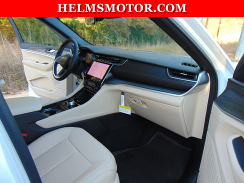 New 2025 Jeep Grand Cherokee Limited RWD image 39