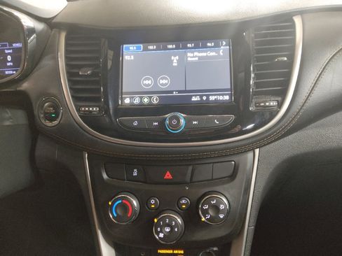 Used 2019 Chevrolet Trax LT w/ LT Convenience Package image 25