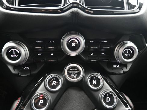 Used 2021 Aston Martin V8 Vantage Coupe image 16