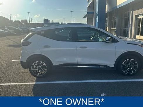 Used 2023 Chevrolet Bolt EUV Premier w/ Sun & Sound Package FWD image 2