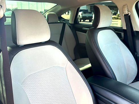 Used 2019 Ford Fusion SE w/ Equipment Group 151A image 24