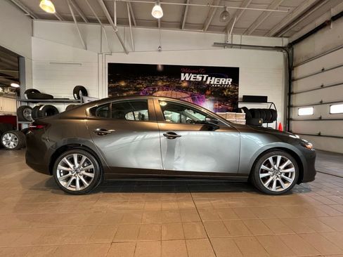 Used 2022 MAZDA MAZDA3 s FWD image 10