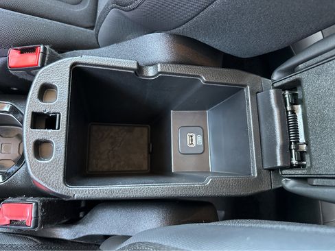 Used 2017 Jeep Renegade Altitude image 30