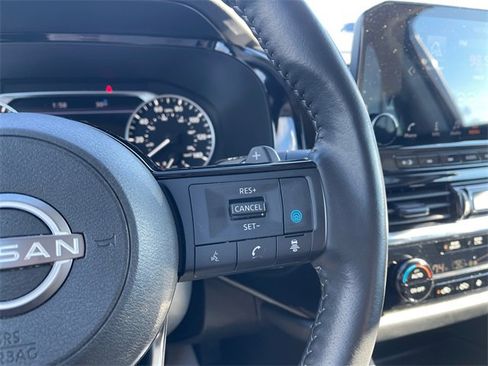 Used 2024 Nissan Pathfinder SL w/ Lighting Package (N92) image 27