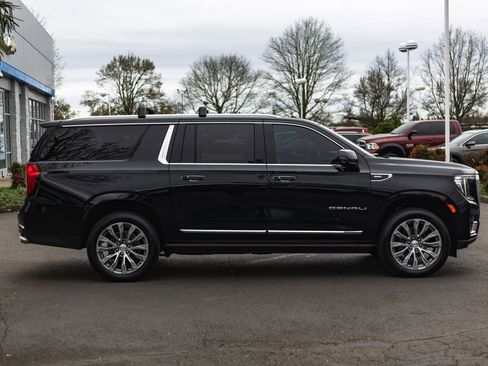 Used 2021 GMC Yukon XL Denali w/ Denali Ultimate Package image 9