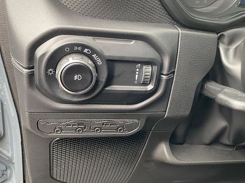 Used 2025 Jeep Wrangler Unlimited Rubicon image 16