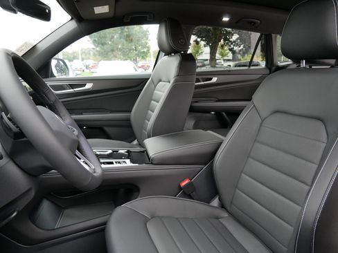New 2026 Volkswagen Atlas Cross Sport SEL R-Line AWD/4WD image 4