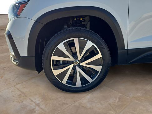 Used 2023 Volkswagen Taos SE image 25