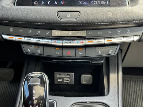 Used 2020 Cadillac XT4 Premium Luxury AWD/4WD image 24
