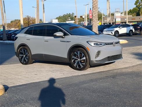 Certified 2021 Volkswagen ID.4 Pro S w/ Gradient Package image 2