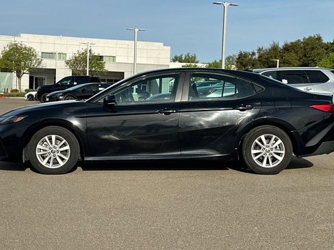 Used 2025 Toyota Camry LE image 8