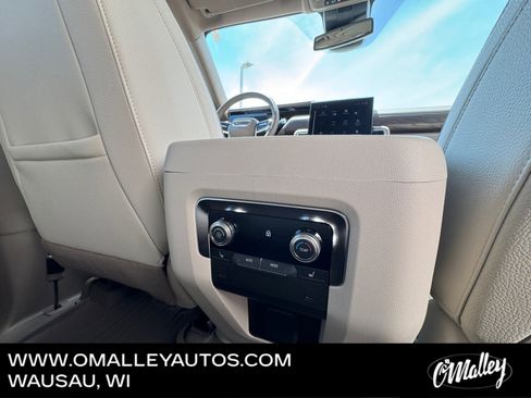 Used 2025 GMC Yukon Denali AWD/4WD image 16