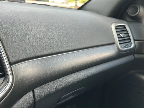 Used 2018 Jeep Grand Cherokee Laredo AWD/4WD image 37