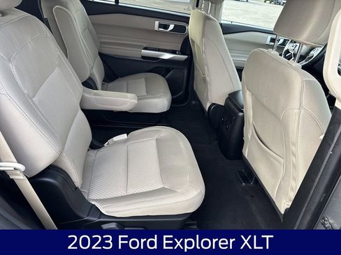 Used 2023 Ford Explorer XLT AWD/4WD image 14