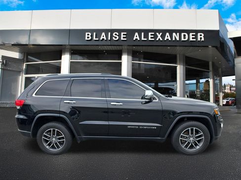 Used 2017 Jeep Grand Cherokee Limited w/ Luxury Group II AWD/4WD image 2