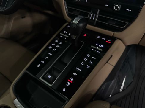 Used 2024 Porsche Macan S w/ Premium Plus Package image 21