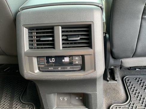 Used 2022 Volkswagen Atlas SE w/ Panoramic Sunroof Package AWD/4WD image 38